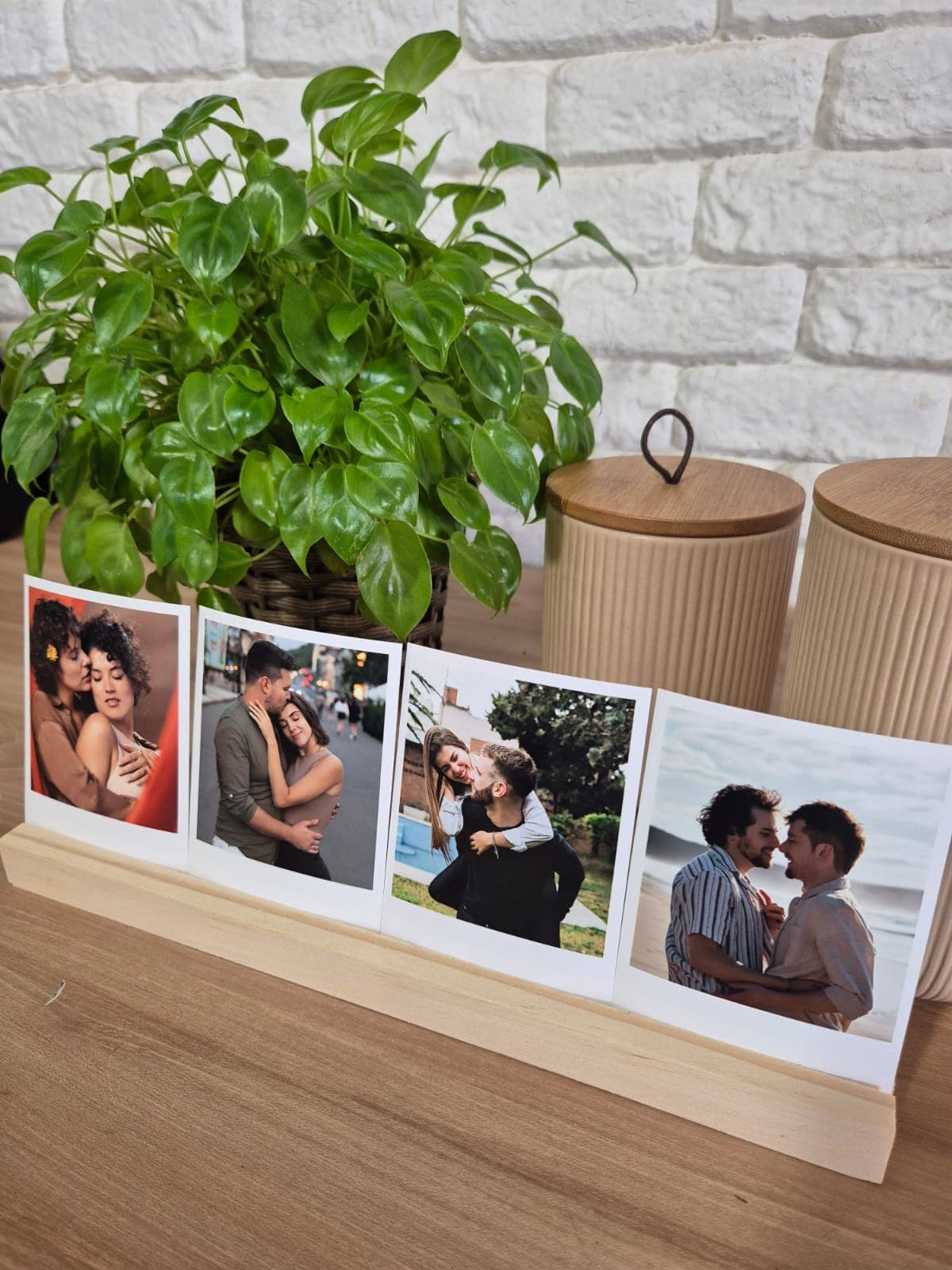 Base 30cm + 4 Polaroids 2