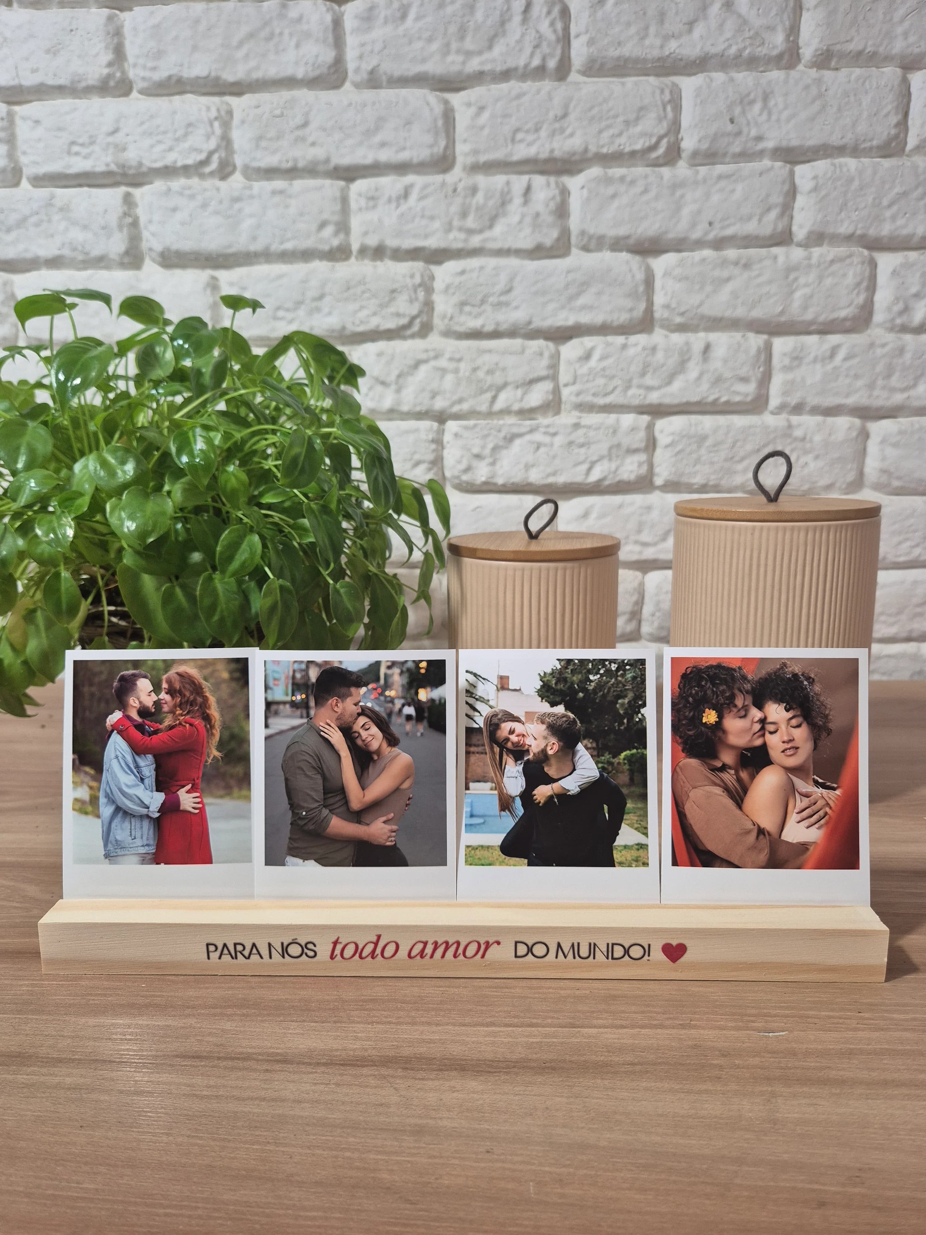 Base 30cm + 4 Polaroids - TODO AMOR DO MUNDO 2