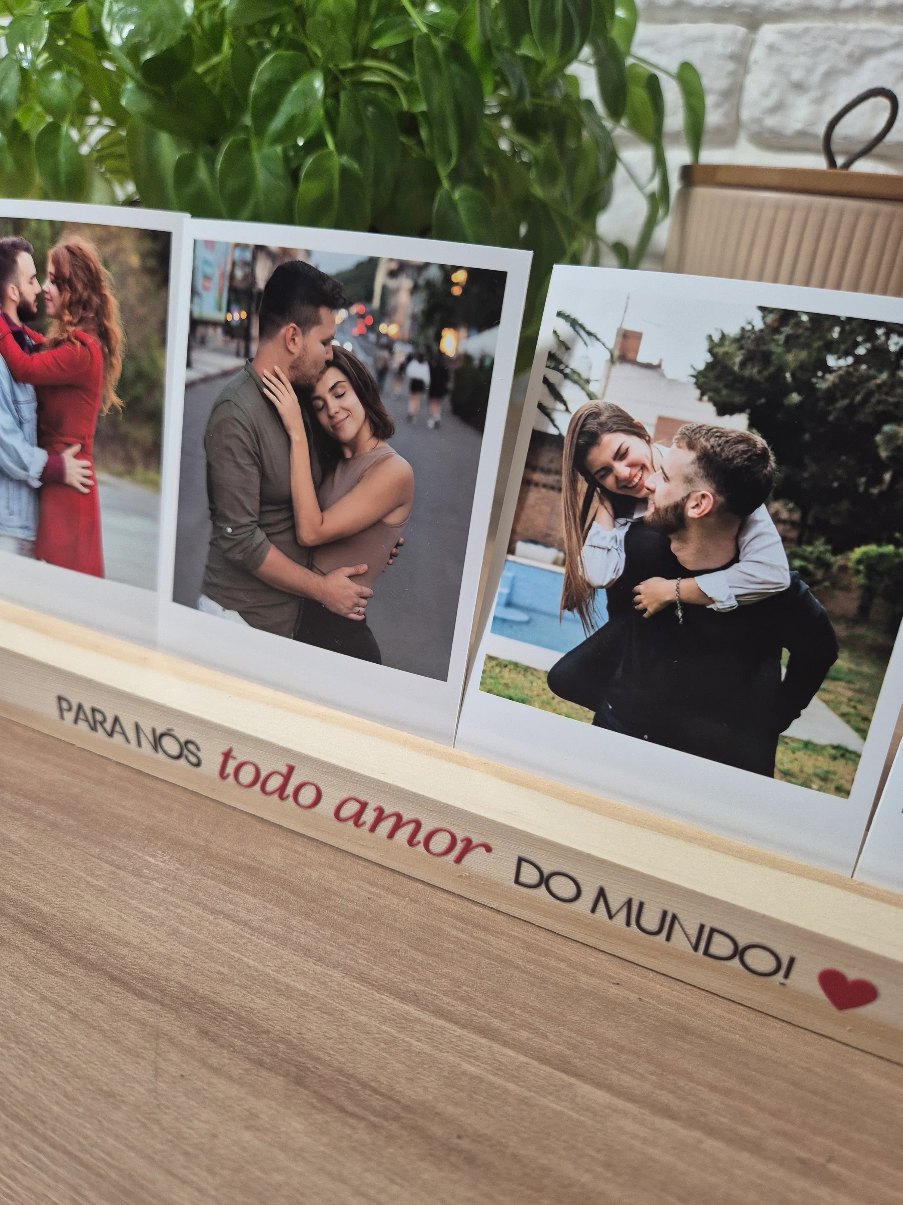 Base 30cm + 4 Polaroids - TODO AMOR DO MUNDO